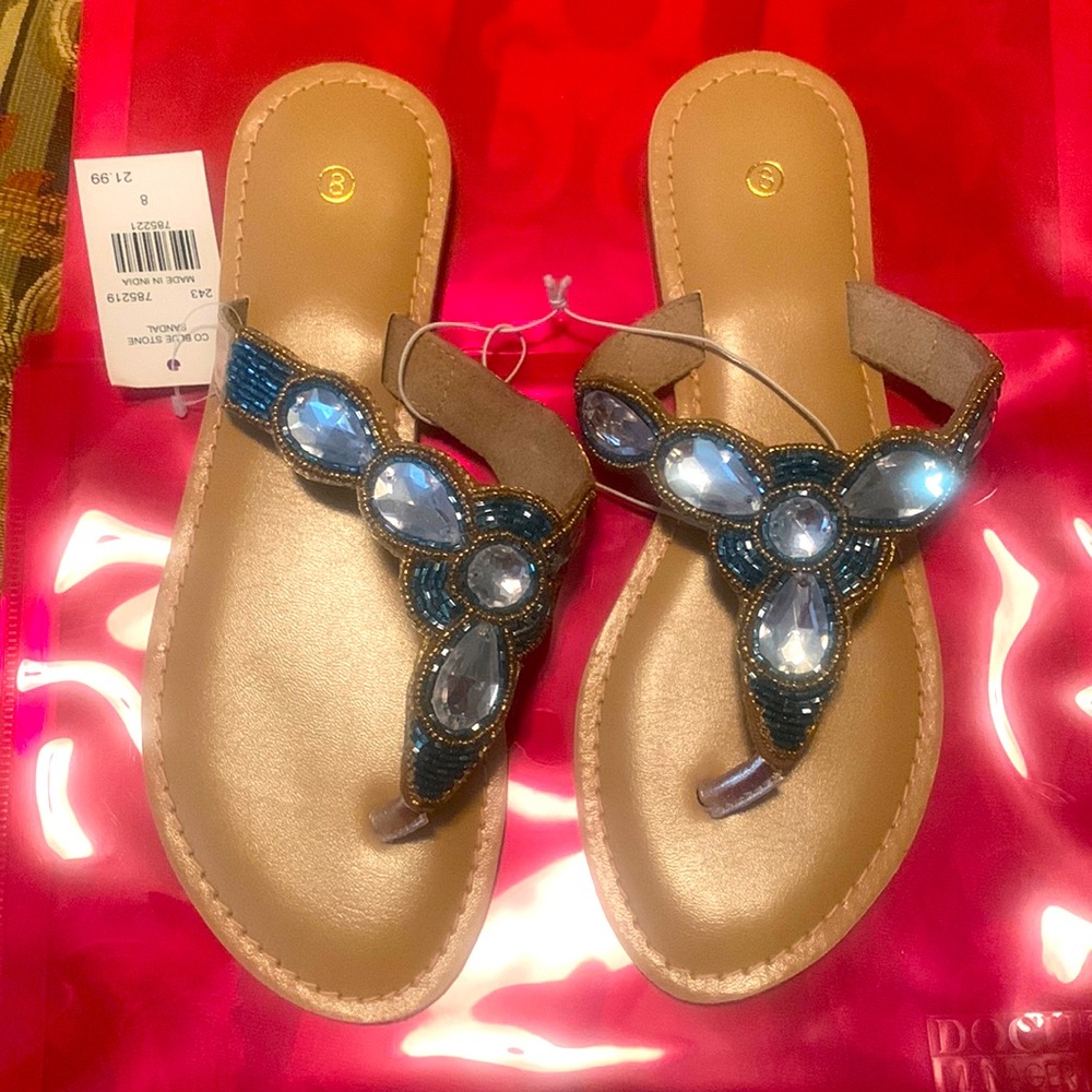 NWT Size 8 sandals/flip flops